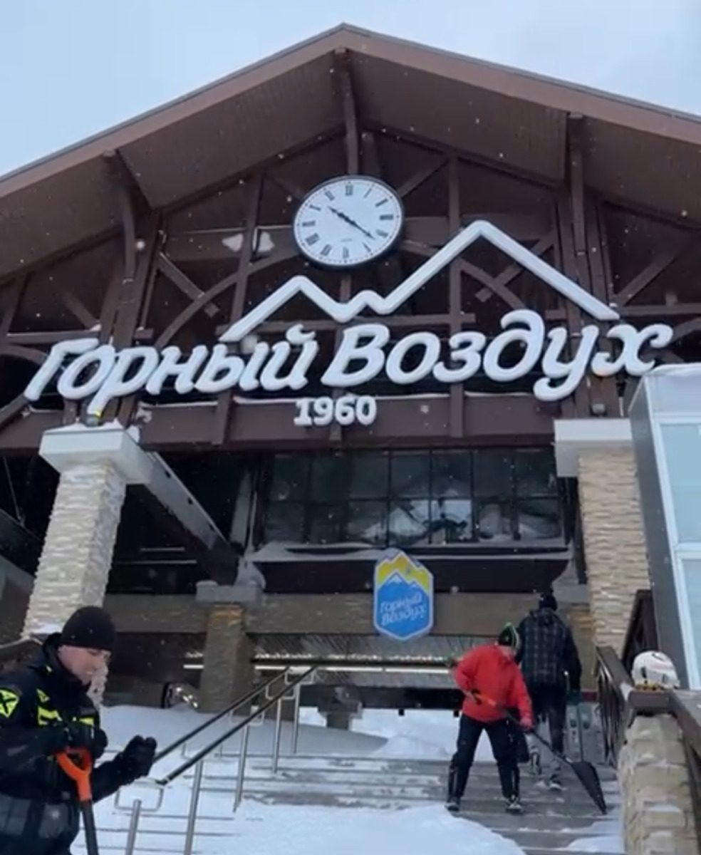 На &laquo;Горном воздухе&raquo; приступили к расчистке территории комплекса после метели
