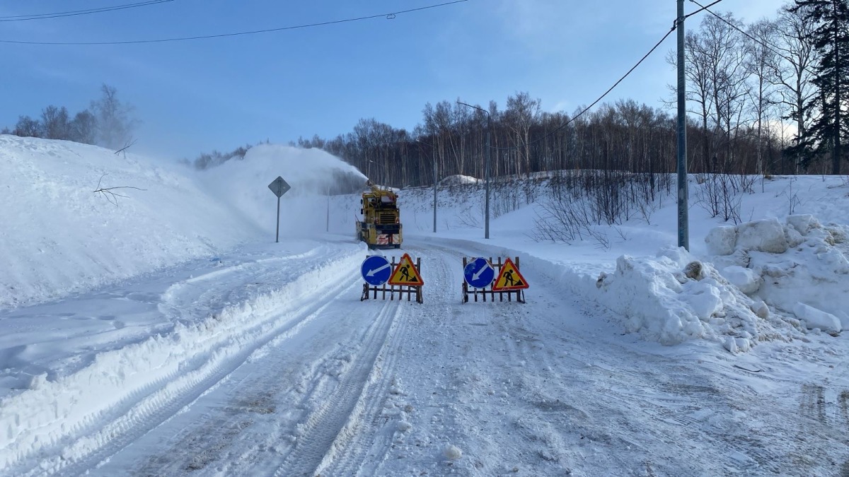 На дороге Парковая ведутся работы по расчистке